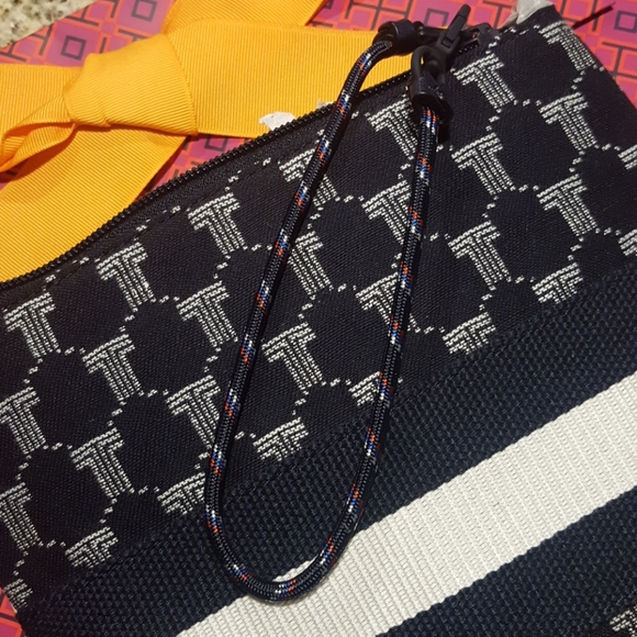 Tory Burch Vintage Sports wristlet NWT - Picture 4 of 7